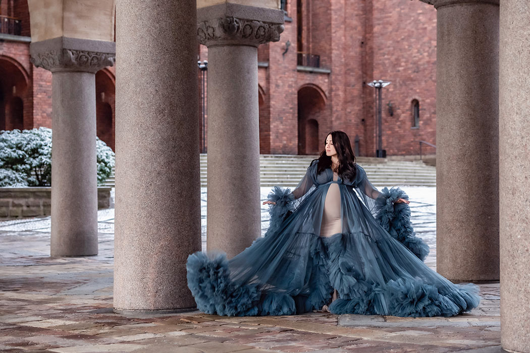 Gravidfotografering vid Stockholms stadshus.